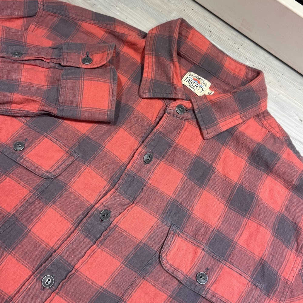 Faherty Mens Shirt Sz M Buffalo Plaid Flannel Red Black Cotton Button Up